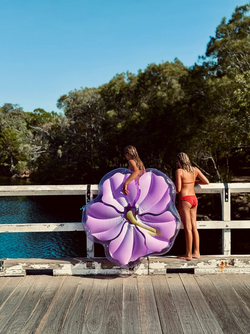 Bouée Gonflable Luxe Lie-On Float Hibiscus - Pastel Lilas
