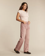 Jean femme en denim de couleur quartz clair, coupe droite et confortable, tissu 100 % coton doux adapté à toutes les morphologies.