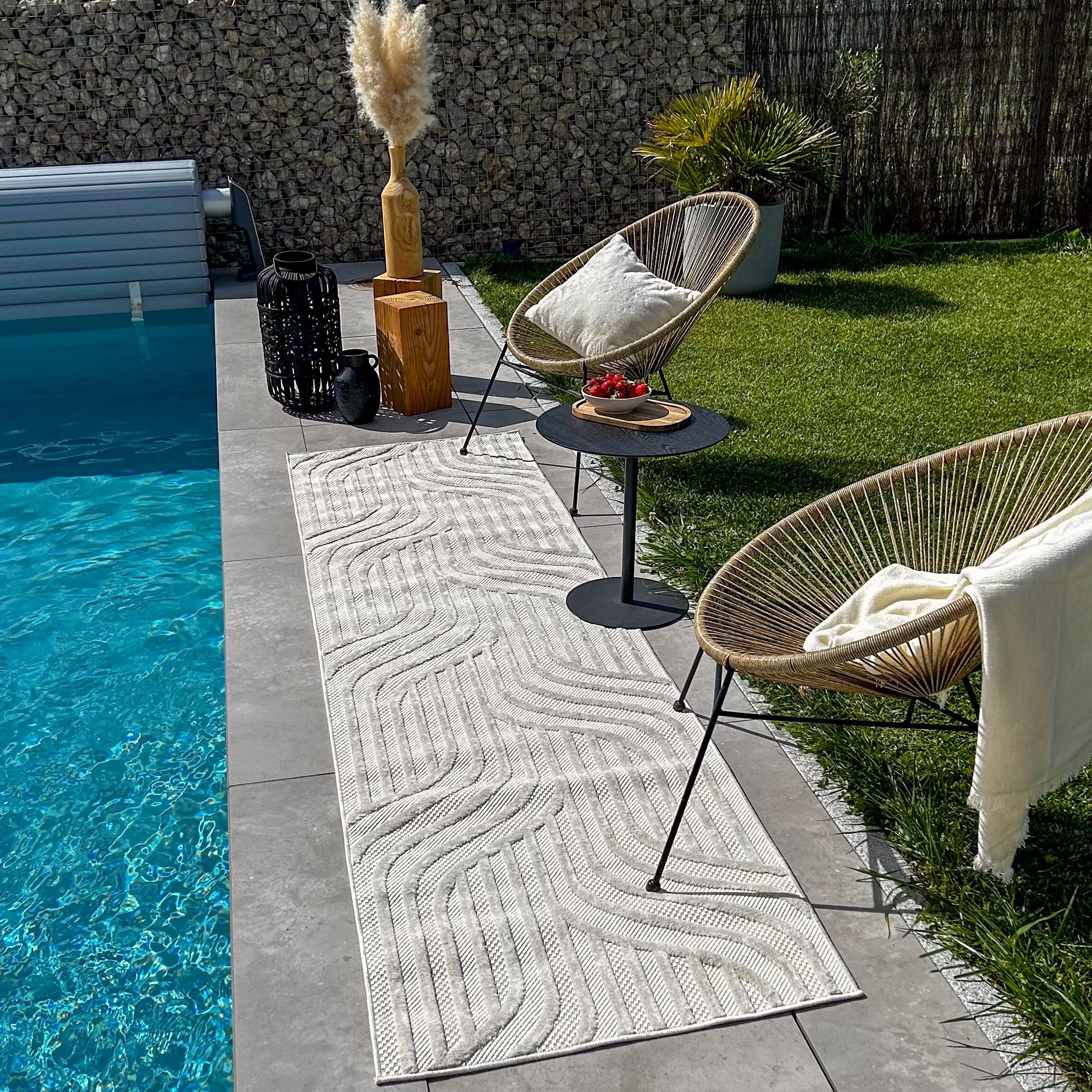 Santorini White indoor and outdoor graphic pattern rug: SAN989BLA Nazar rugs