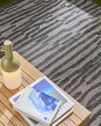 Patterned indoor and outdoor rugs Black: SAN990NOI Nazar rugs