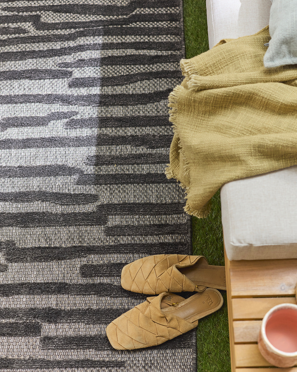 Patterned indoor and outdoor rugs Black: SAN990NOI Nazar rugs