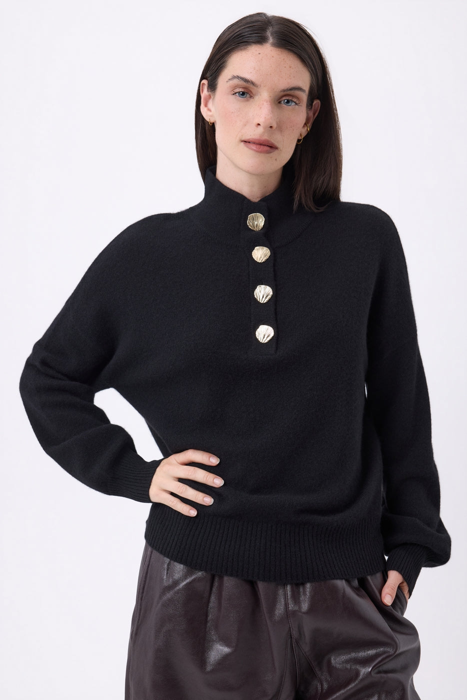 Jersey de cuello alto con mangas abullonadas y botones dorados Sandy - Negro - Mujer