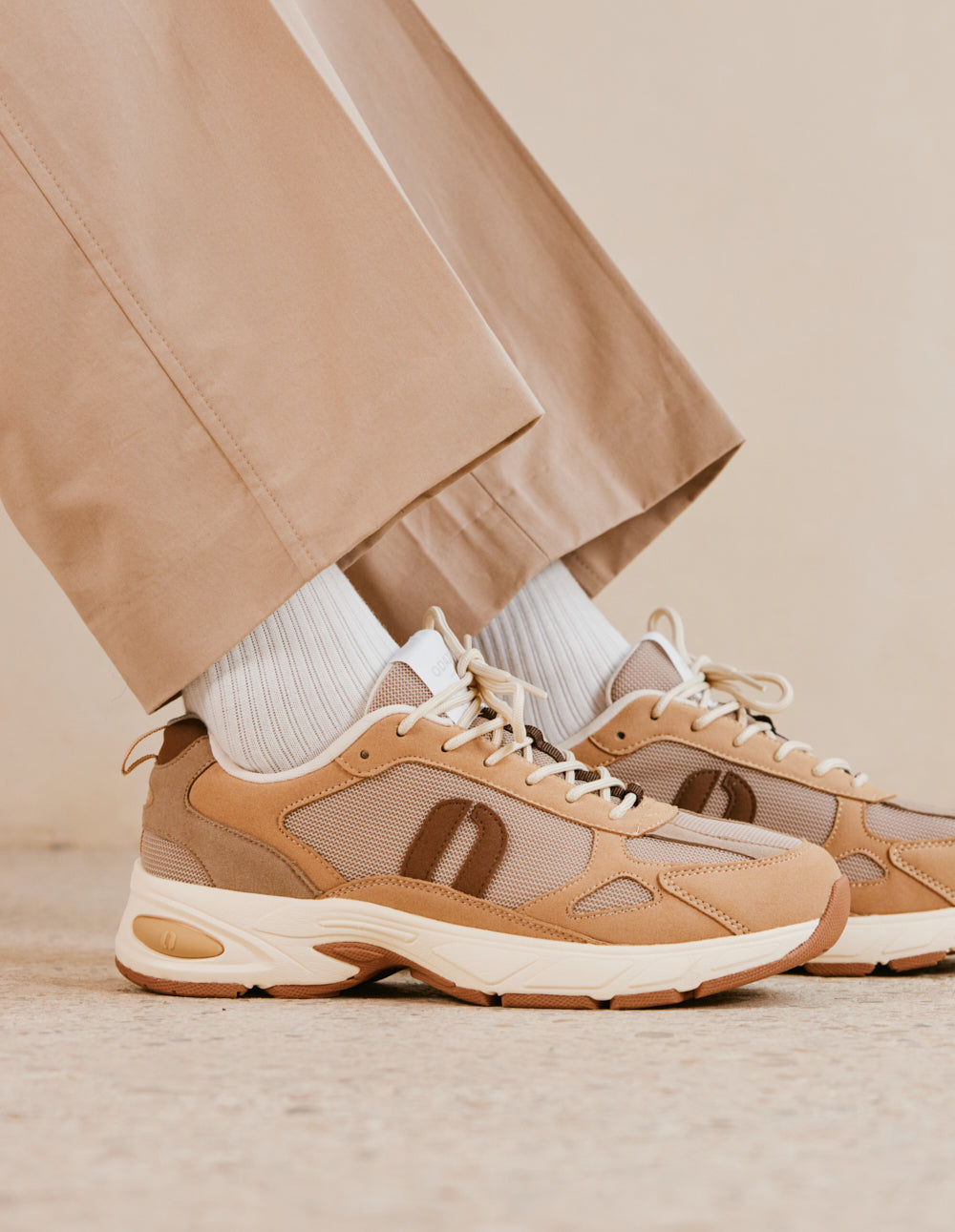 Max Low Top Sneakers - Beige