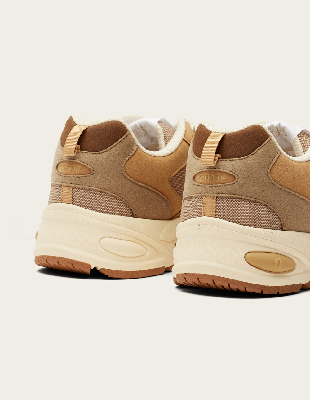 Max Low Top Sneakers - Beige