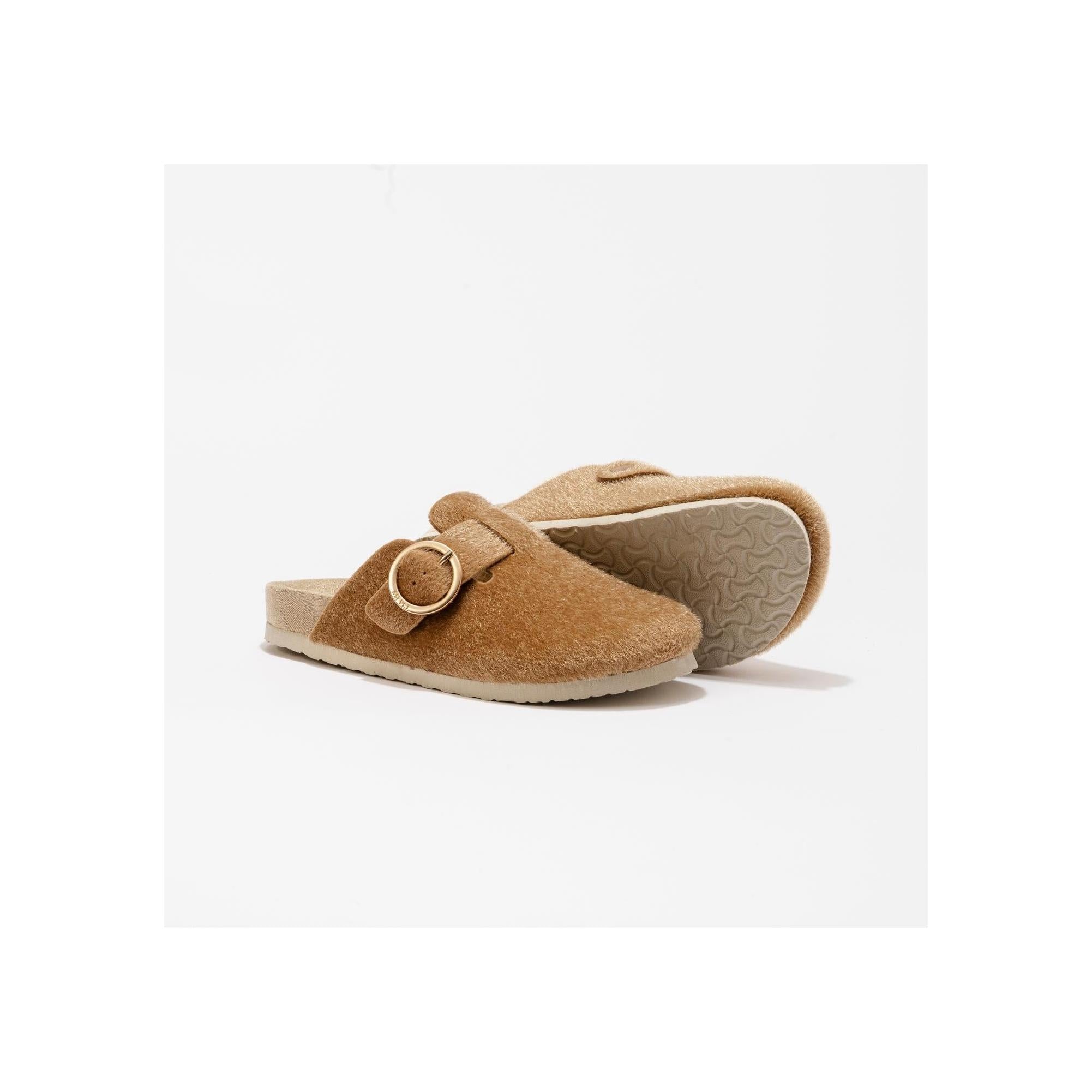 Mules con estilo de piel color canela