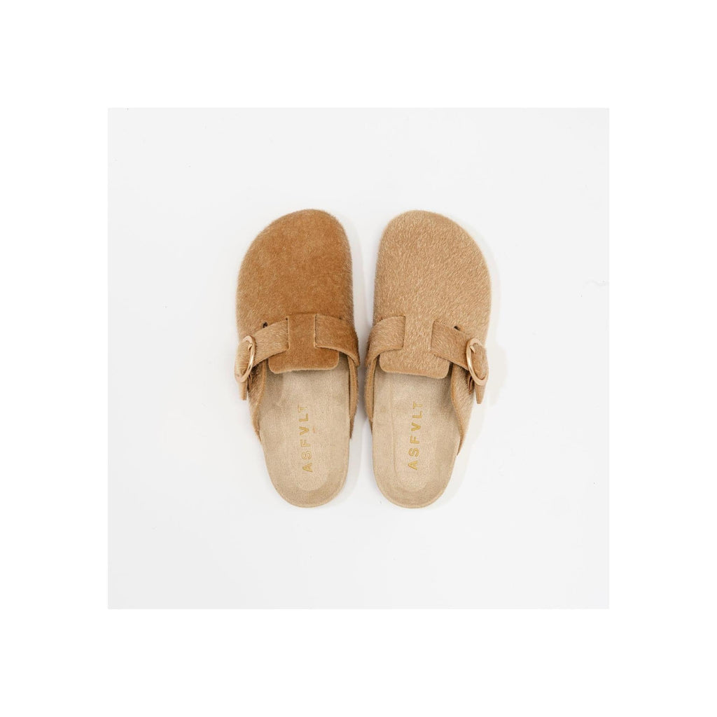 Mules con estilo de piel color canela