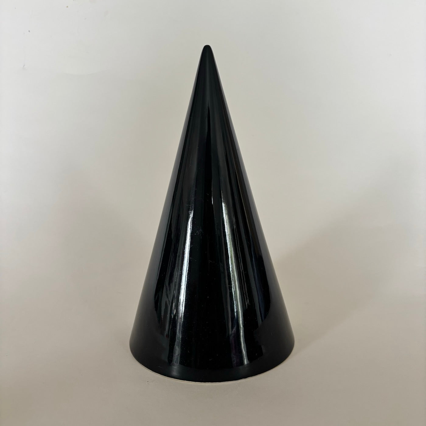 Cono de Cerámica Negro