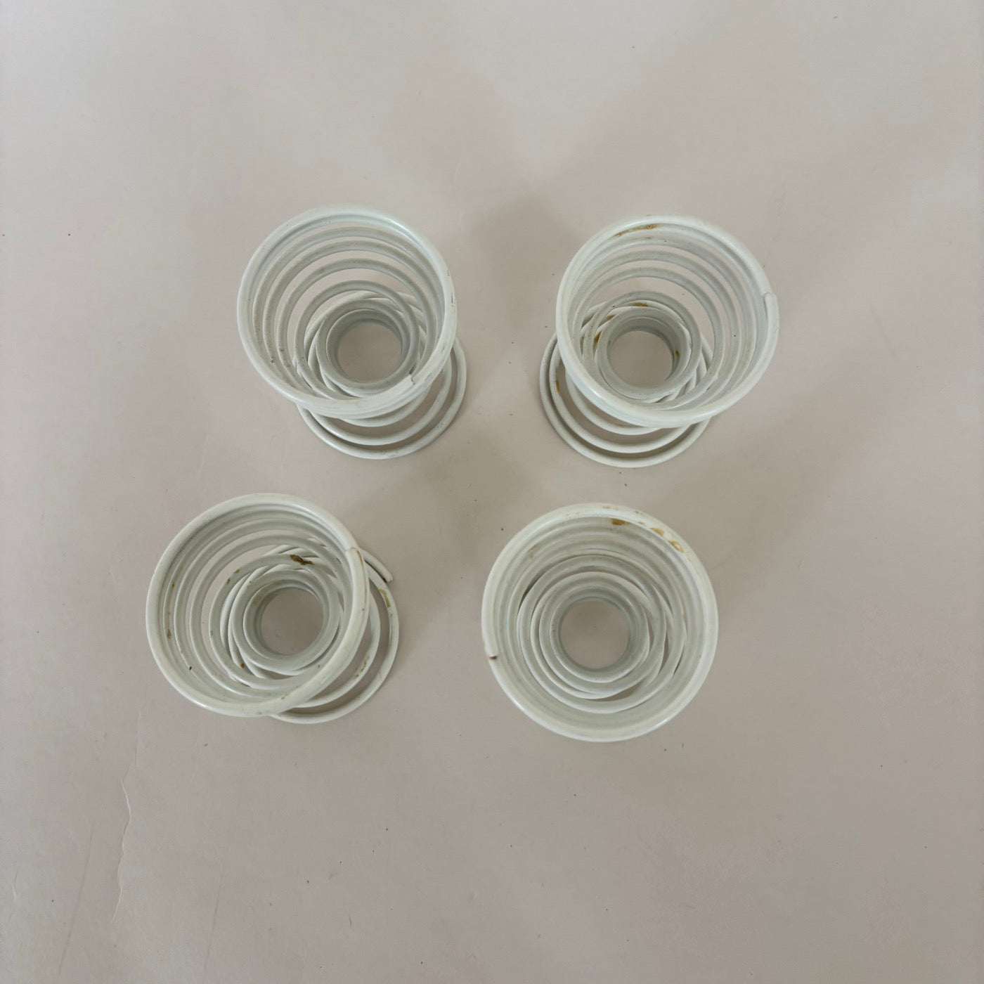 Juego de 4 Hueveras Espiral Blancas