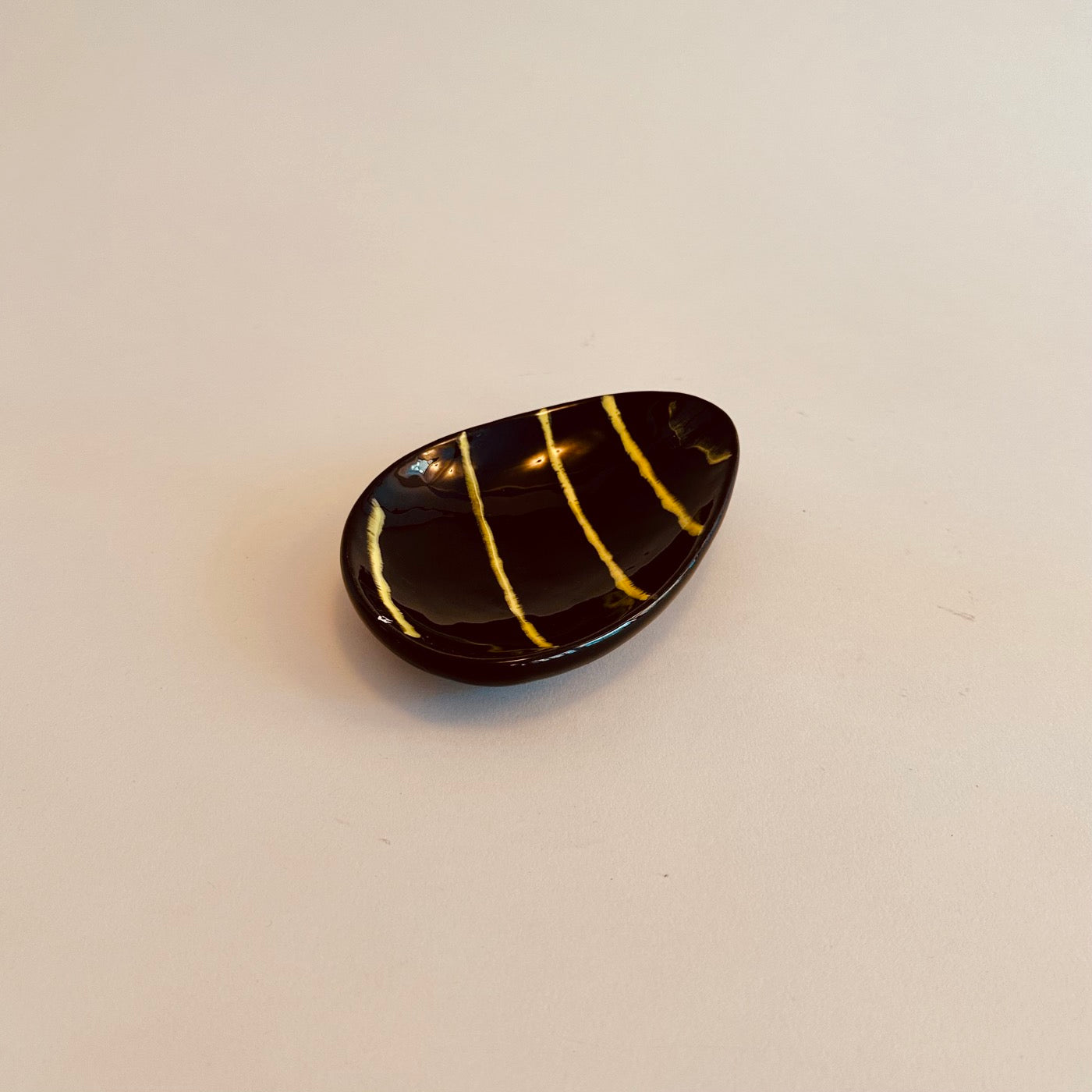 Coupelle En Céramique Noire Et Jaune Vintage