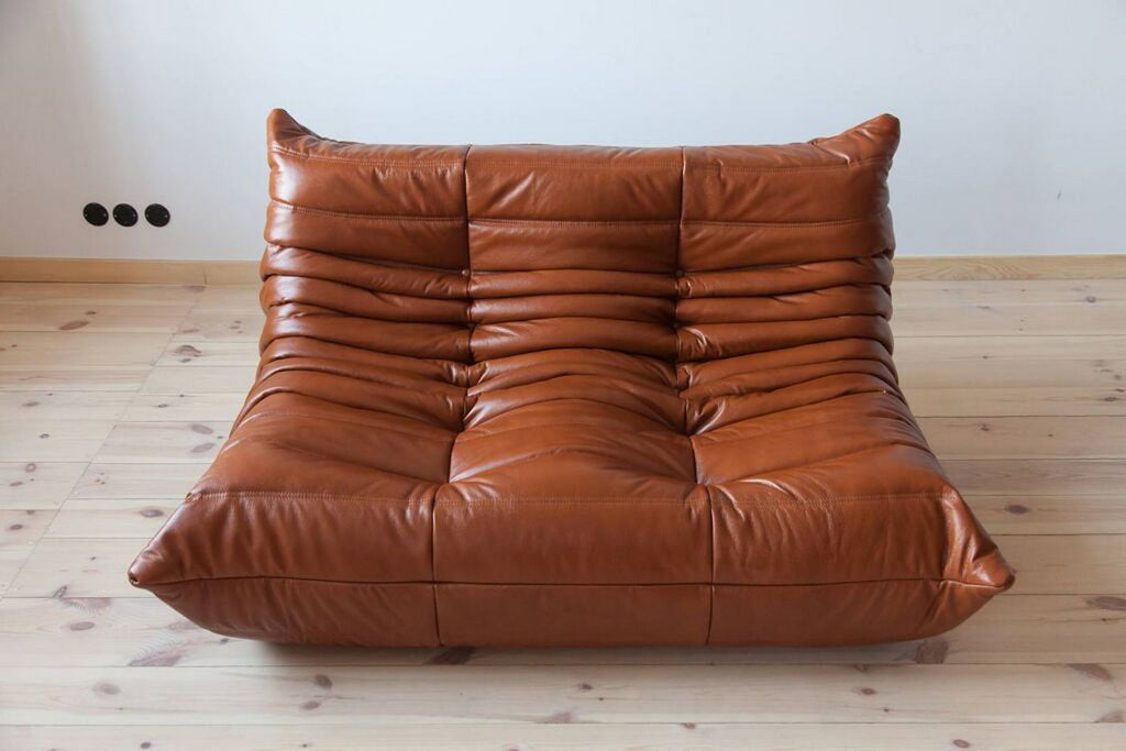 Togo Set – 2-Sitzer-Sofa + Sessel + Hocker – Leder – Whiskeybraun