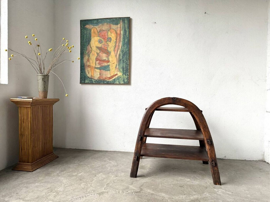Estantería brutalista de madera maciza - Marrón