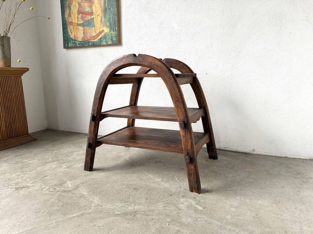 Estantería brutalista de madera maciza - Marrón