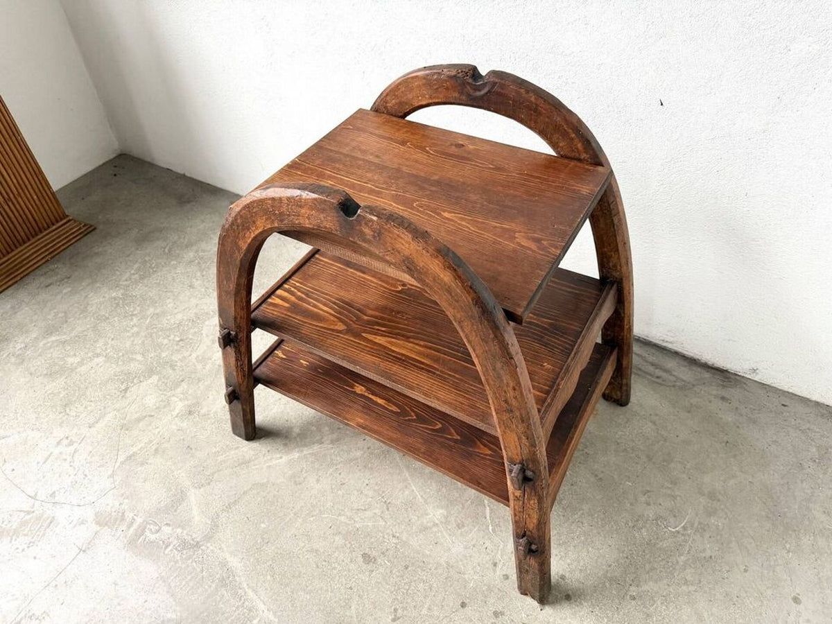 Estantería brutalista de madera maciza - Marrón