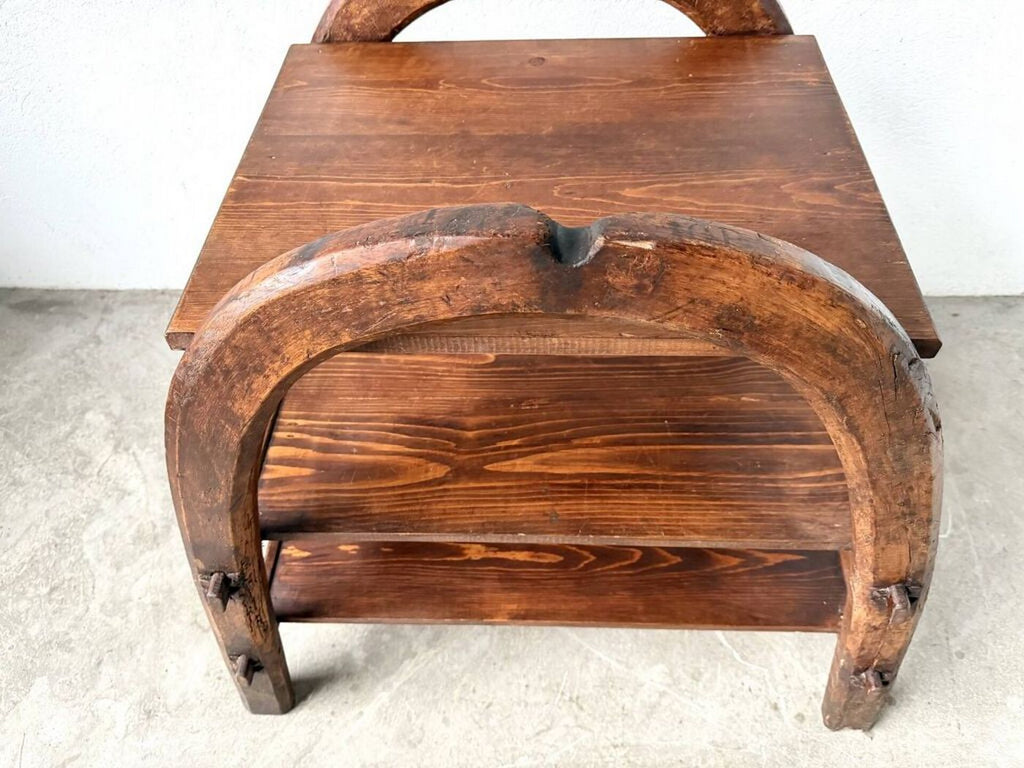 Estantería brutalista de madera maciza - Marrón