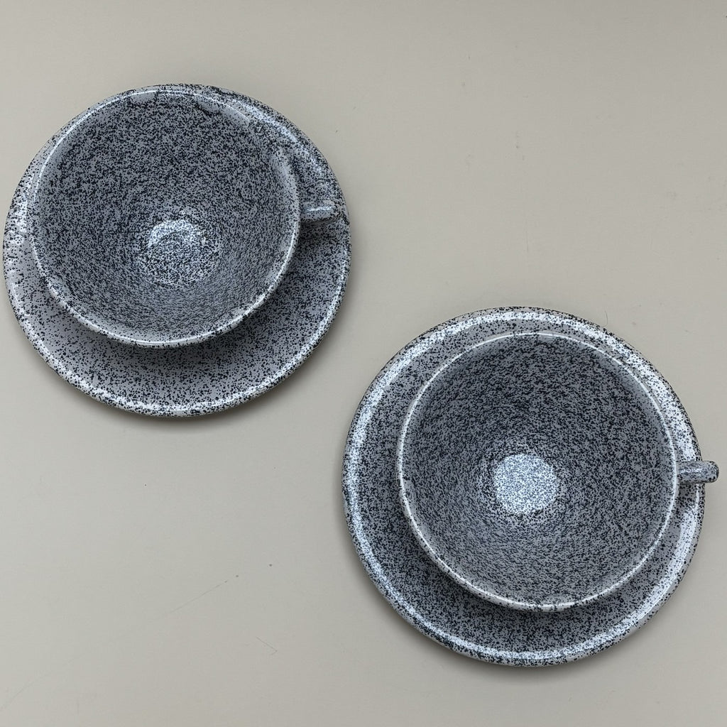 Tazas Moteadas Con Platillos