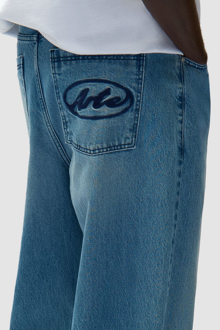 Arte Antwerp - Pantalon À Poche Avec Logo Circulaire