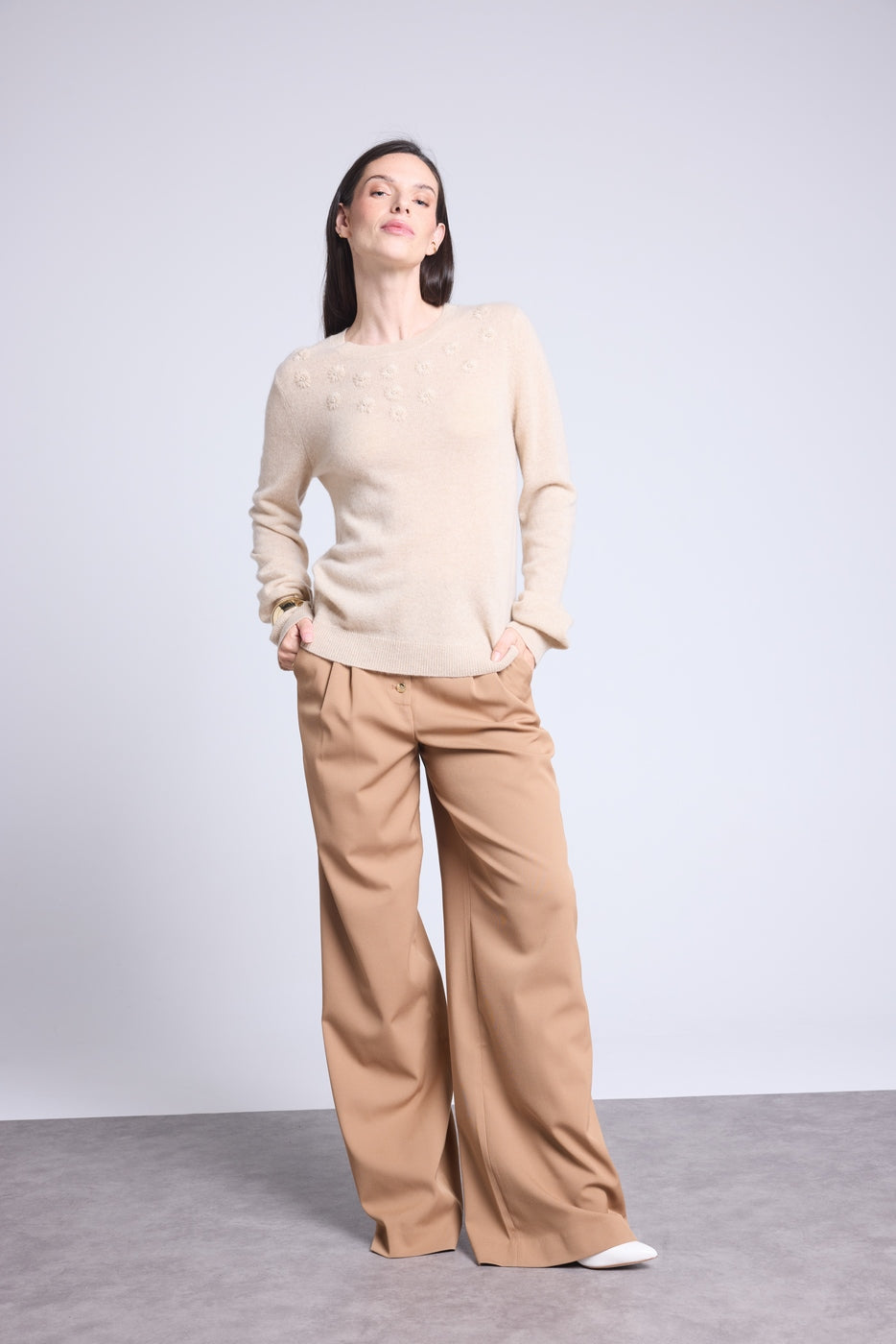 Jersey de cuello redondo con flores bordadas Stefania - Beige crema - Mujer