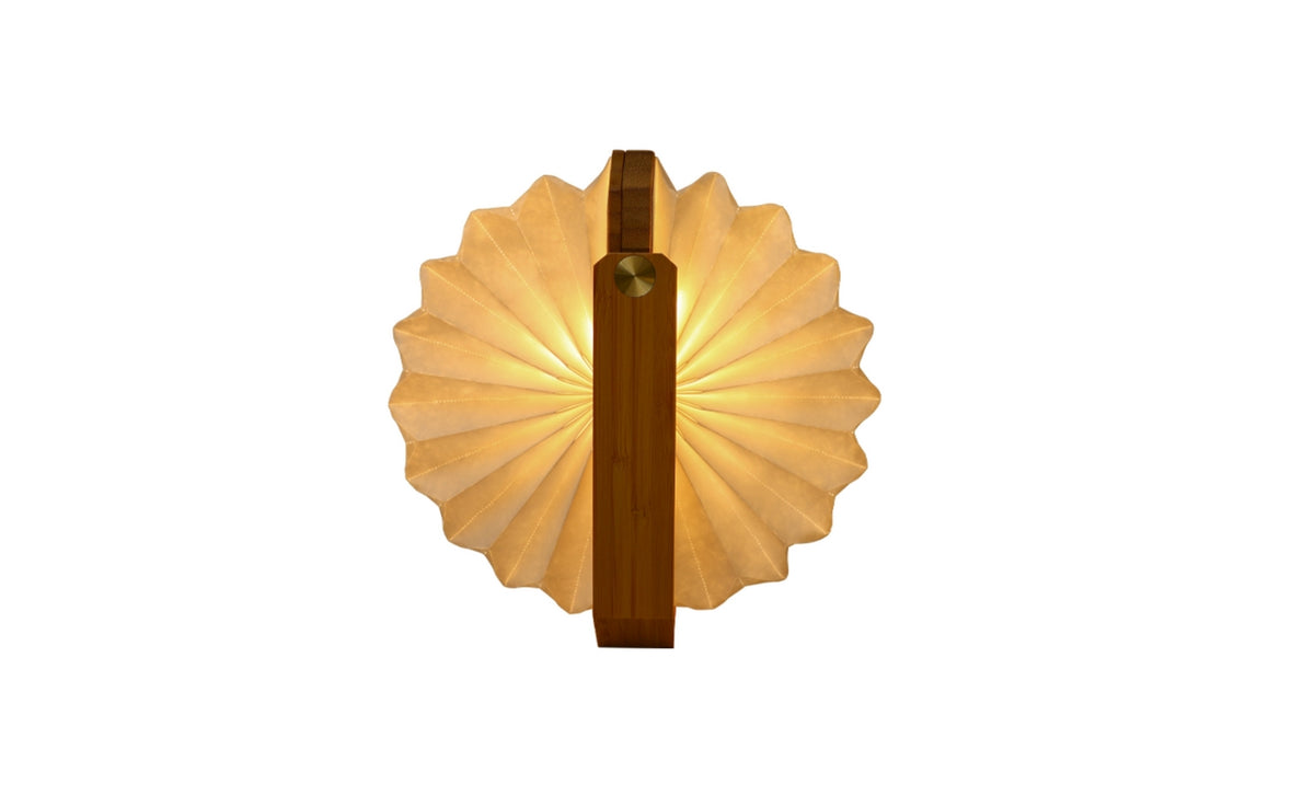 Gingko Design – Lámpara Smart Origami - Bambú Natural, lámpara plegable de madera y papel, vista frontal, fondo blanco