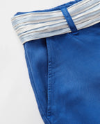 Women's jeans in overseas blue tencel fabric, fitted straight cut with soft texture and white and blue striped belt for an elegant summer touch.