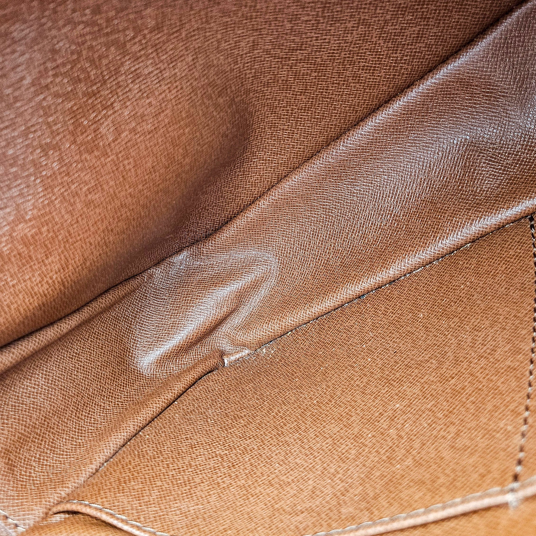 Louis Vuitton Compiègne 28 Pouch