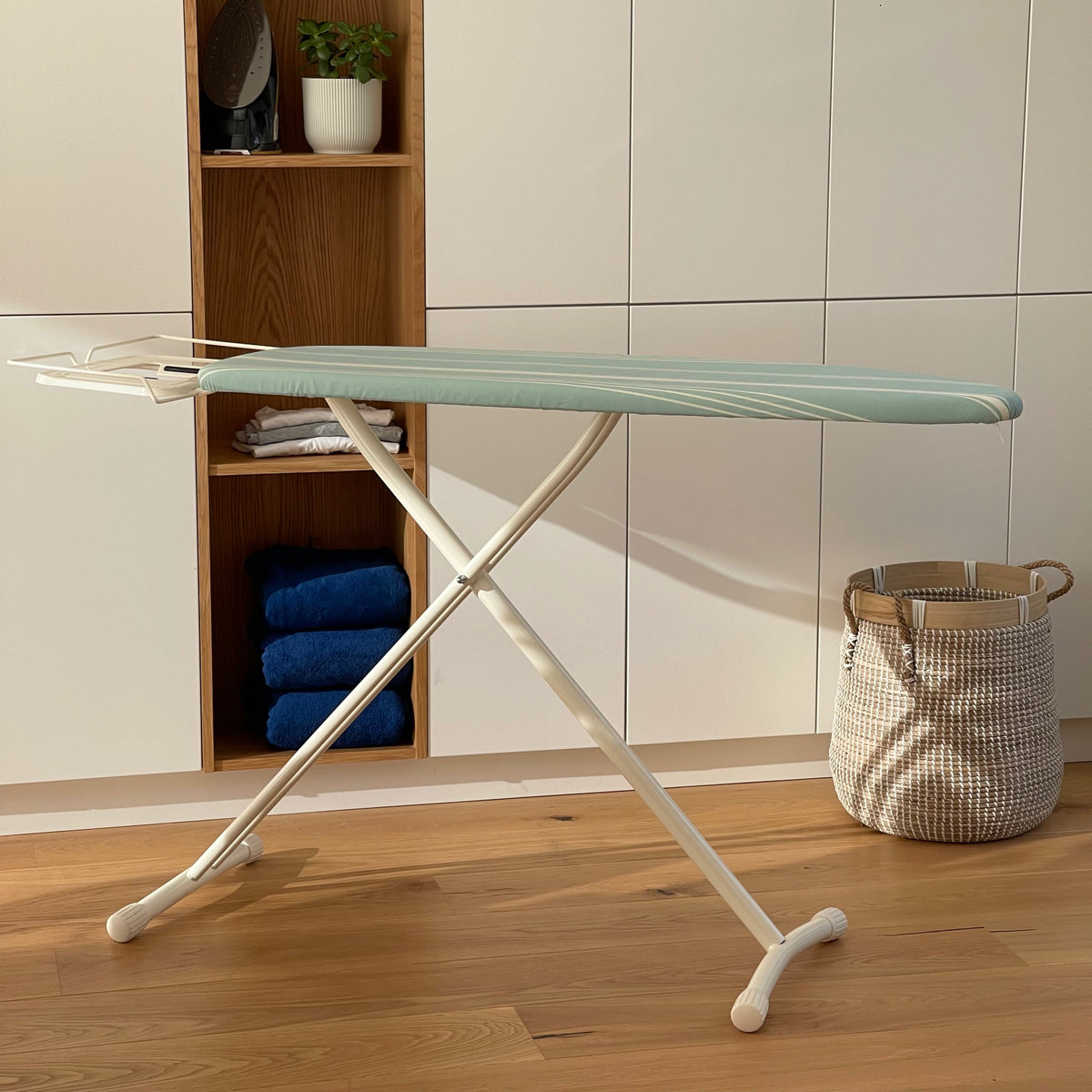 Bermude - Ironing Board With Iron Rest - Steel - Blue