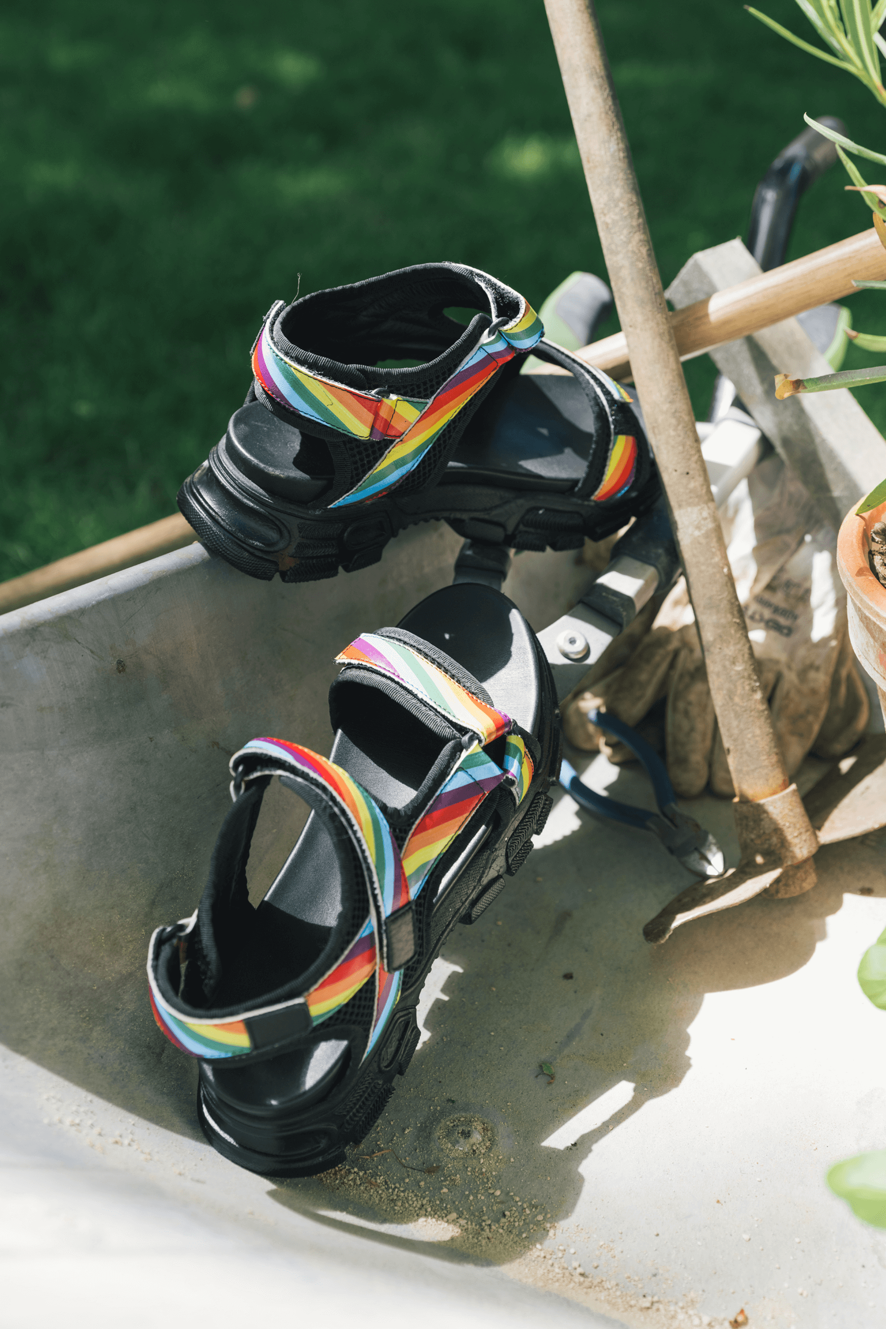 Travis Sandals In Rainbow Leather