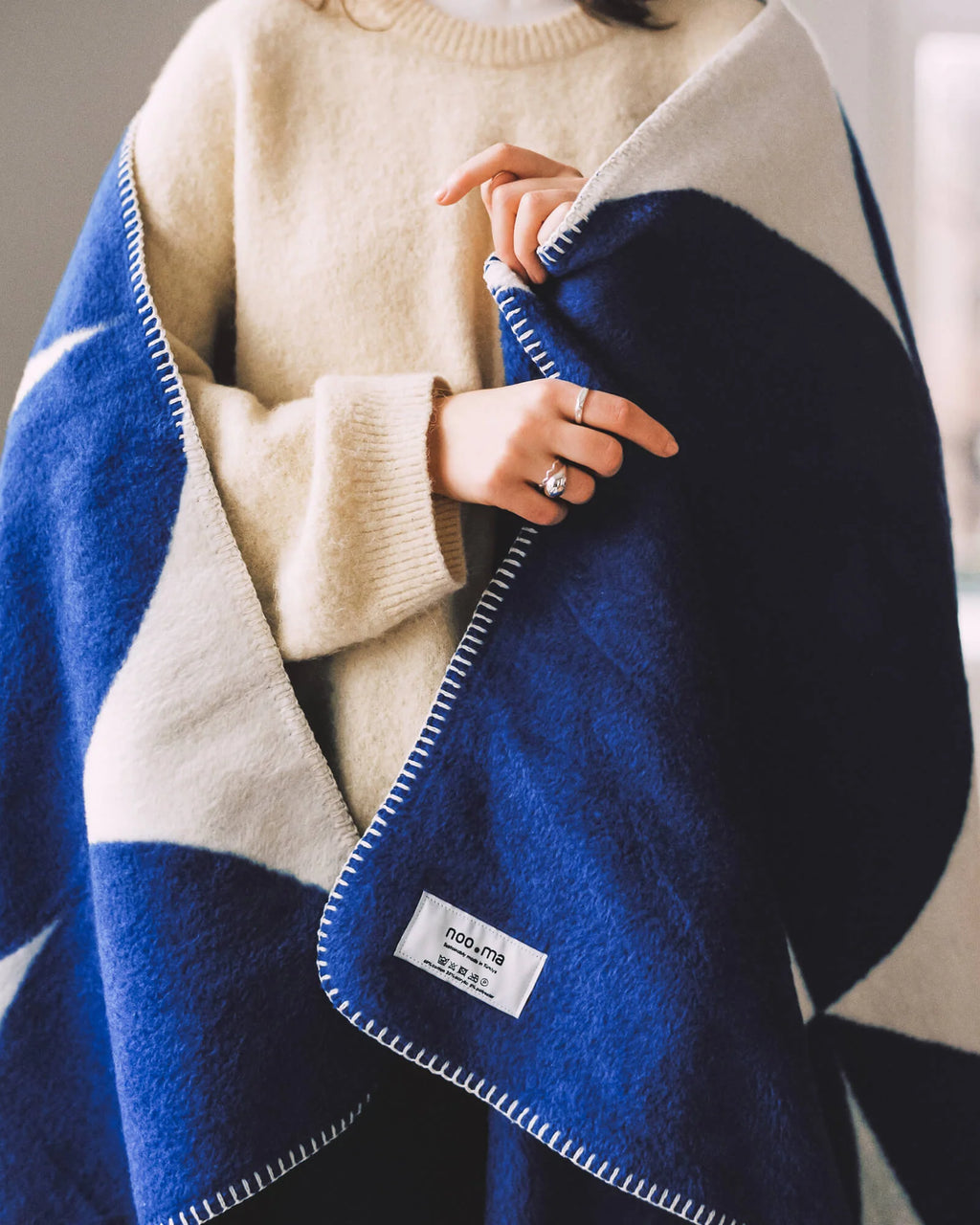 Tul Throw - Blueberry Pie/Cream Beige