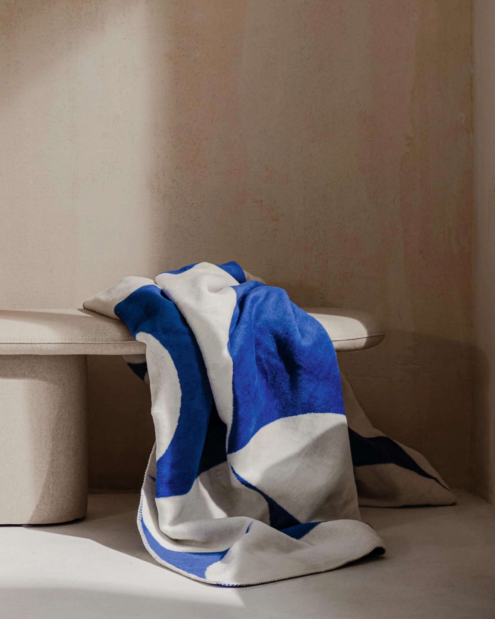 Tul Throw - Blueberry Pie/Cream Beige