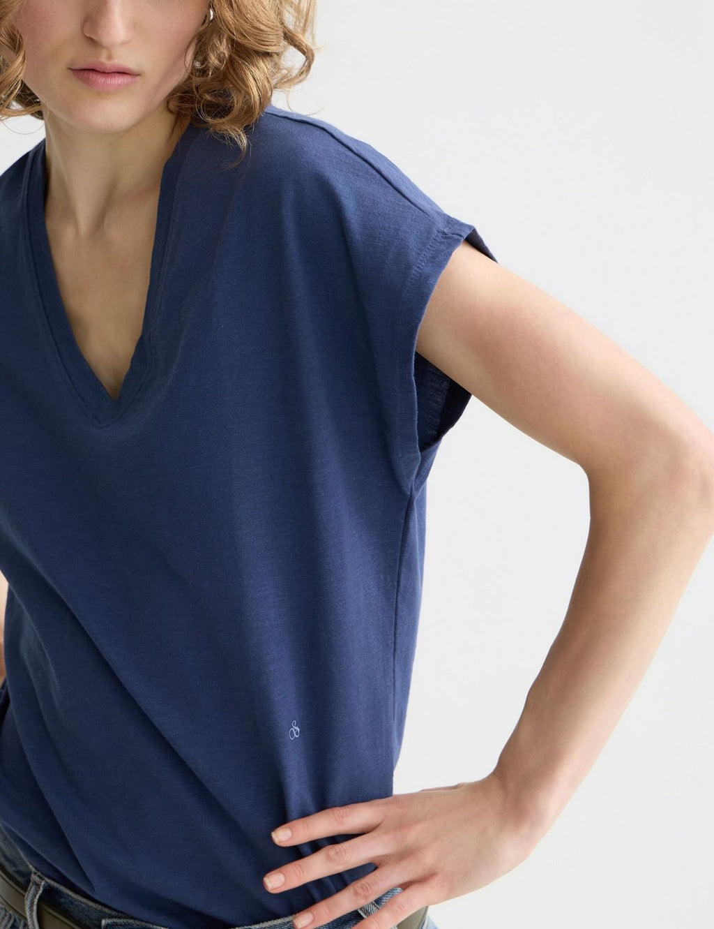 T-shirt V-Neck With Ampersand Embroidery - Oceana