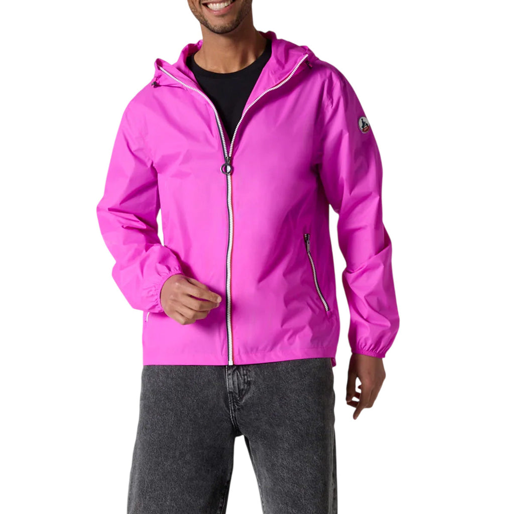 Jott – Giacca a vento donna Jott KILMORY, giacca a vento fucsia indossata da un uomo vista frontale