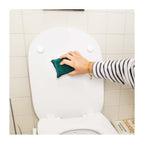 Eponge lavable verte nettoyant les toilettes