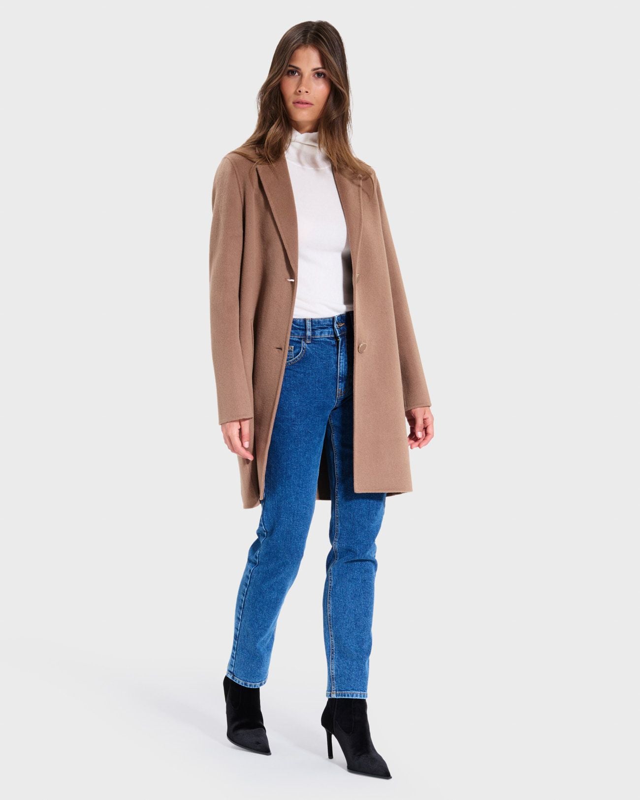 Mid-length camel coat_4