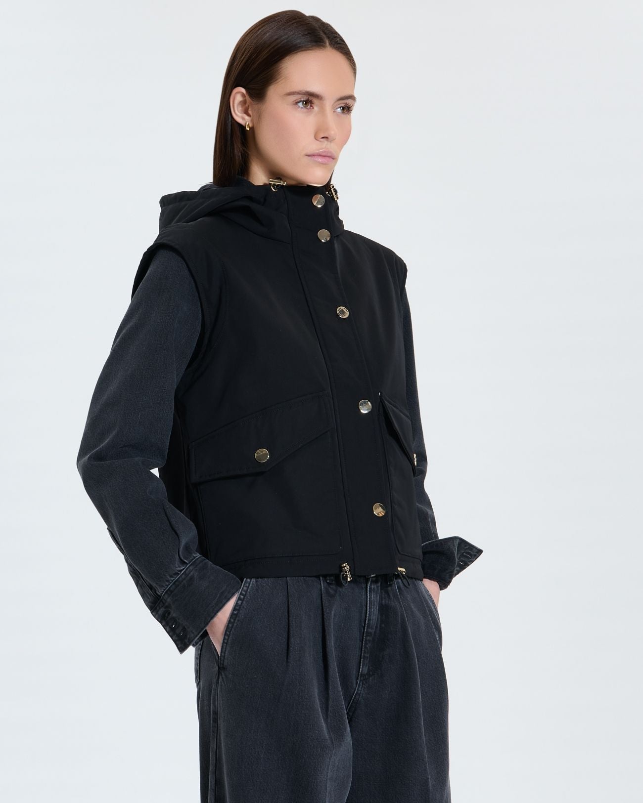 Black sleeveless coat_1