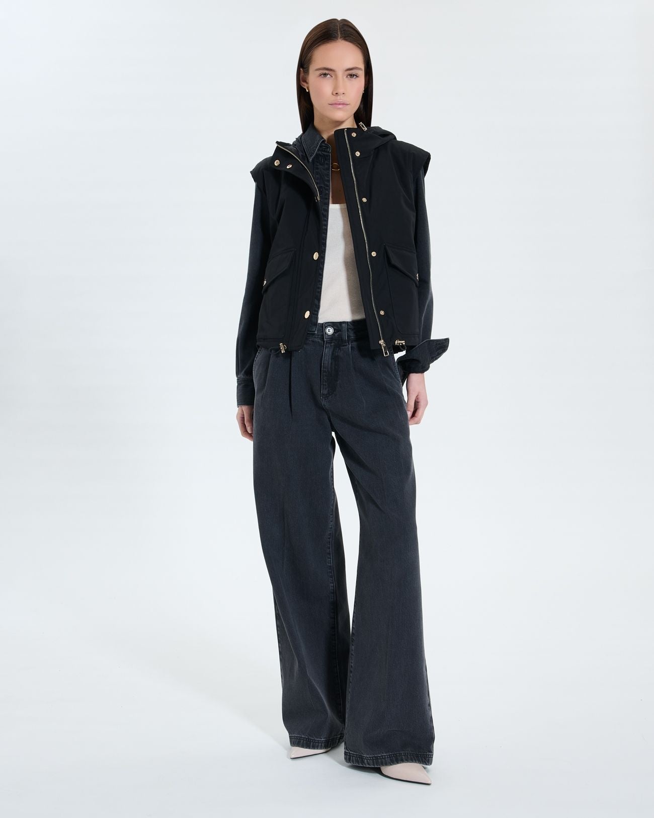 Black sleeveless coat_2