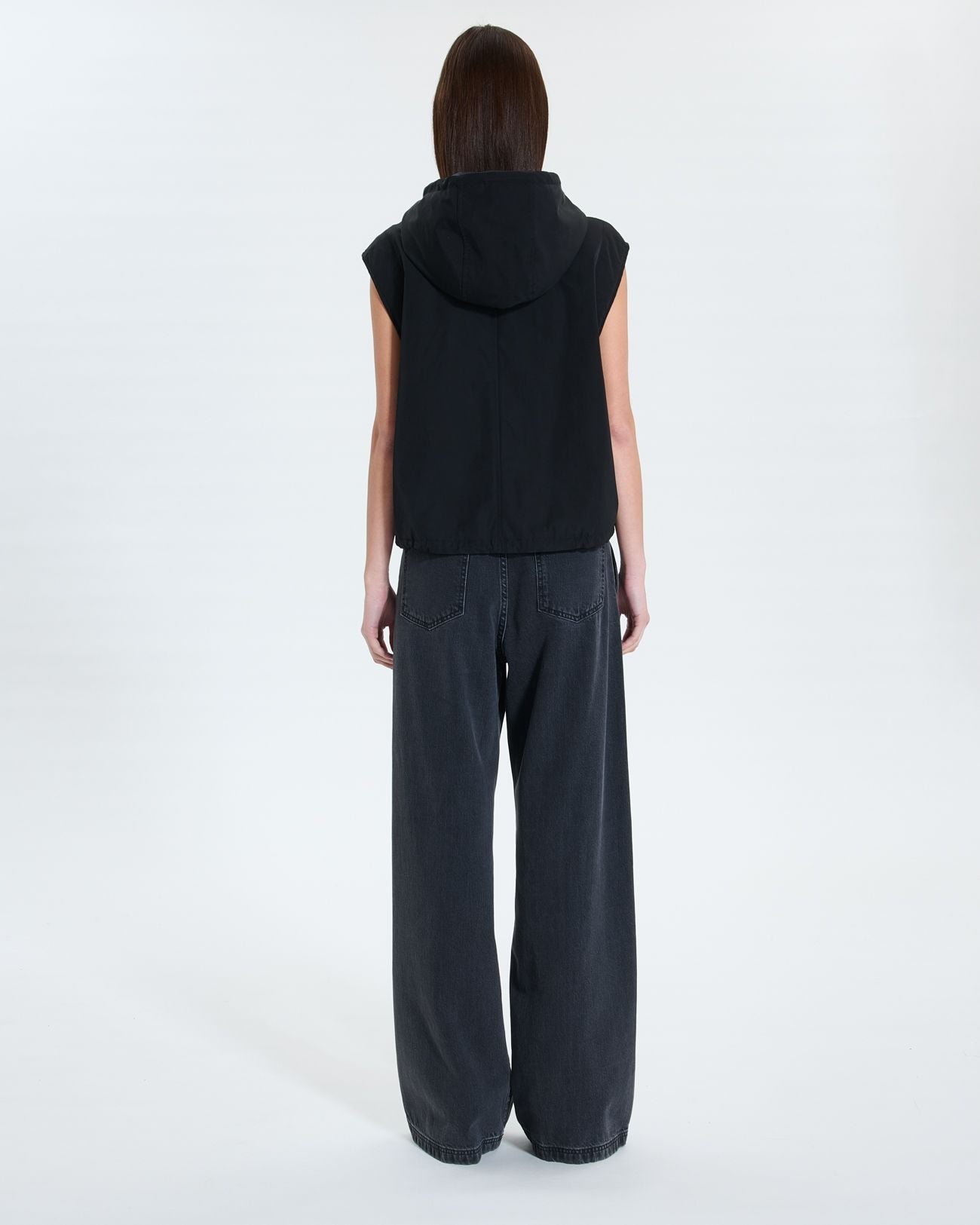 Black sleeveless coat_3