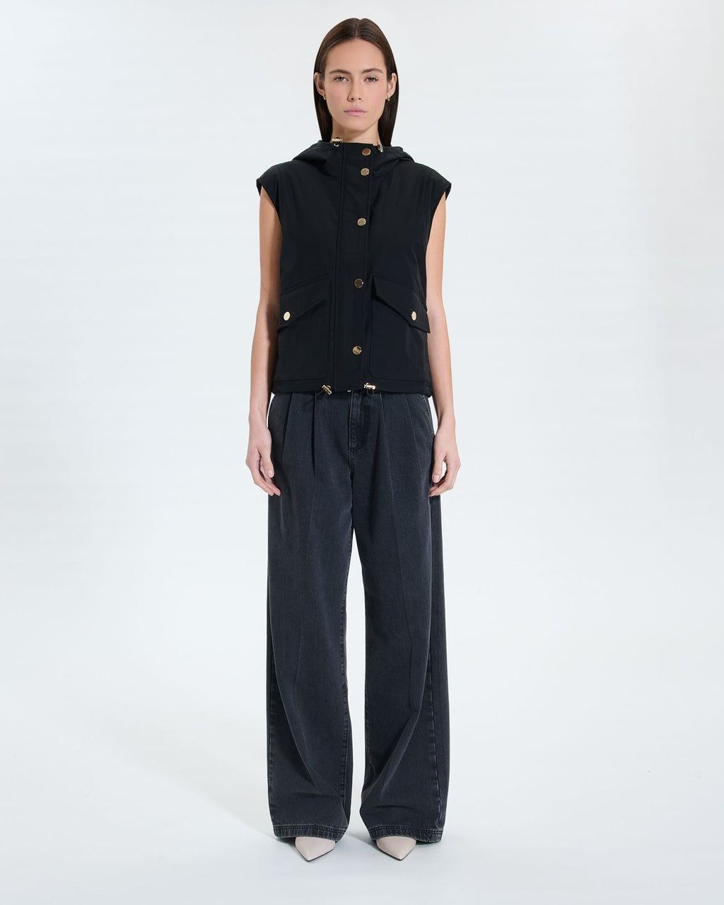 Black sleeveless coat_4