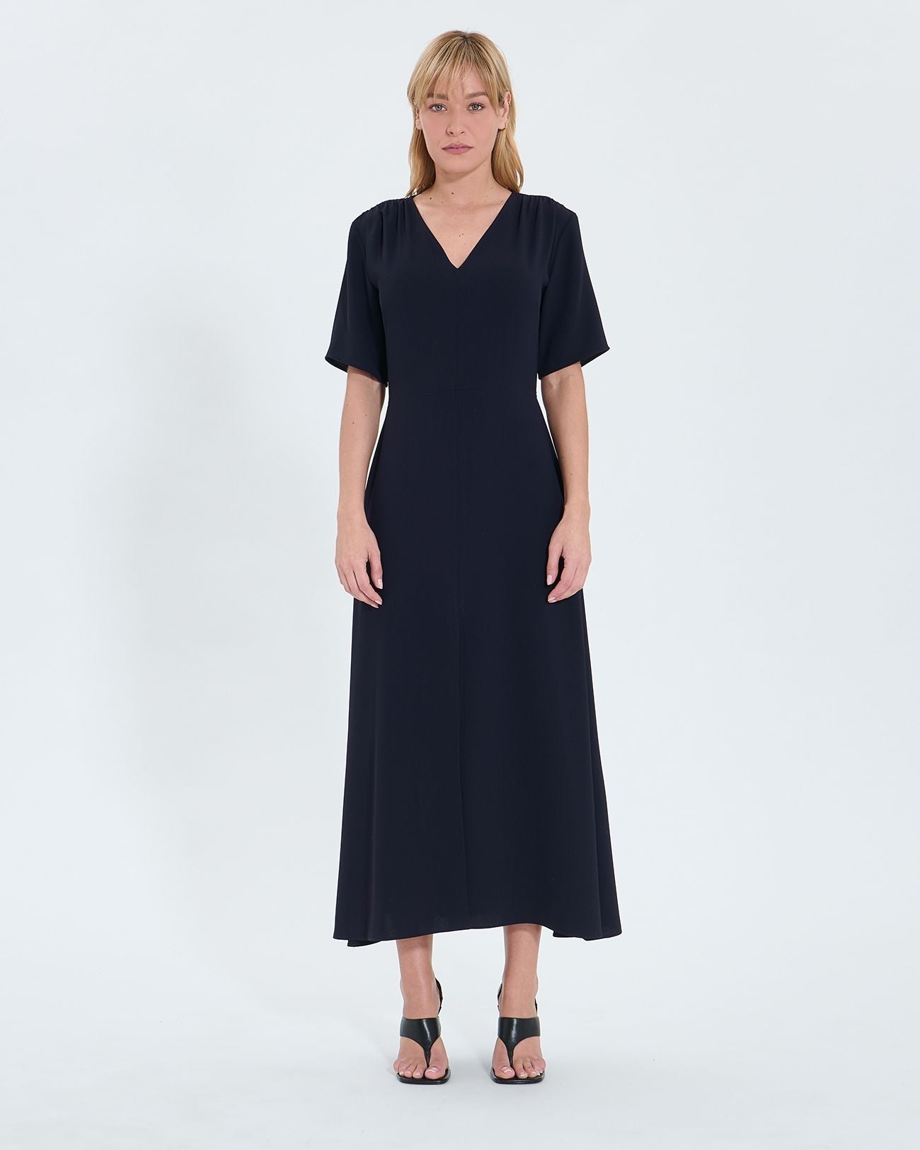 Vestido evasé en crepe nocturno_4