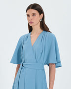 Vestido cruzado de crepe azul_2