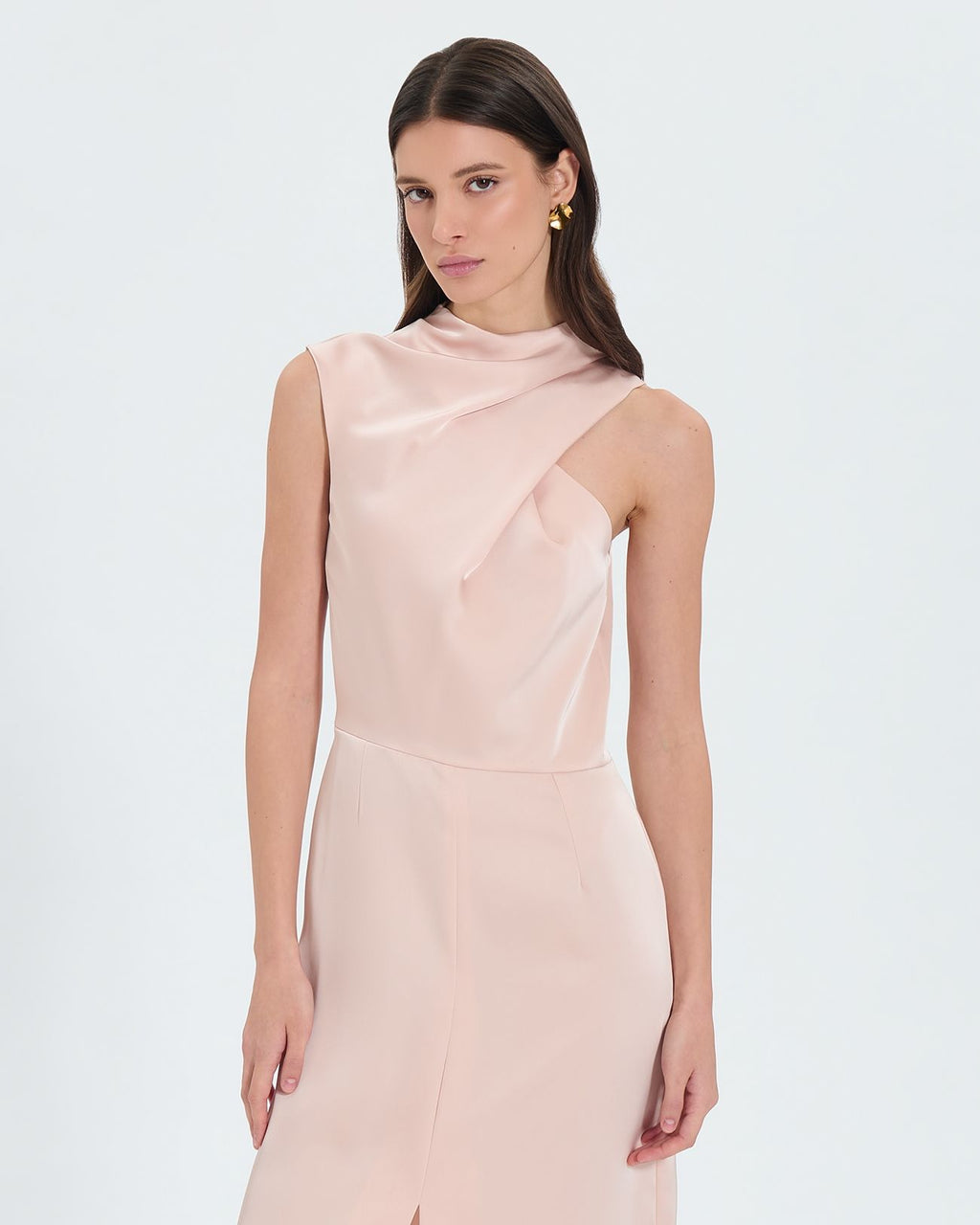 Vestido asimétrico raso nude_2
