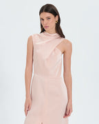 Vestido asimétrico raso nude_2
