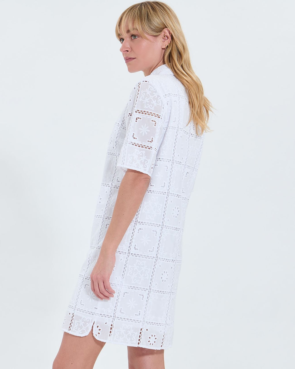 Vestido midi con bordado inglés crudo_2