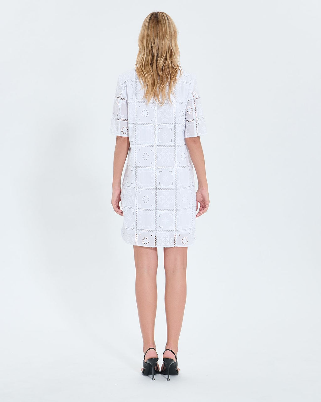 Vestido midi con bordado inglés crudo_3