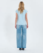 Camiseta cuello pico azul cielo_3