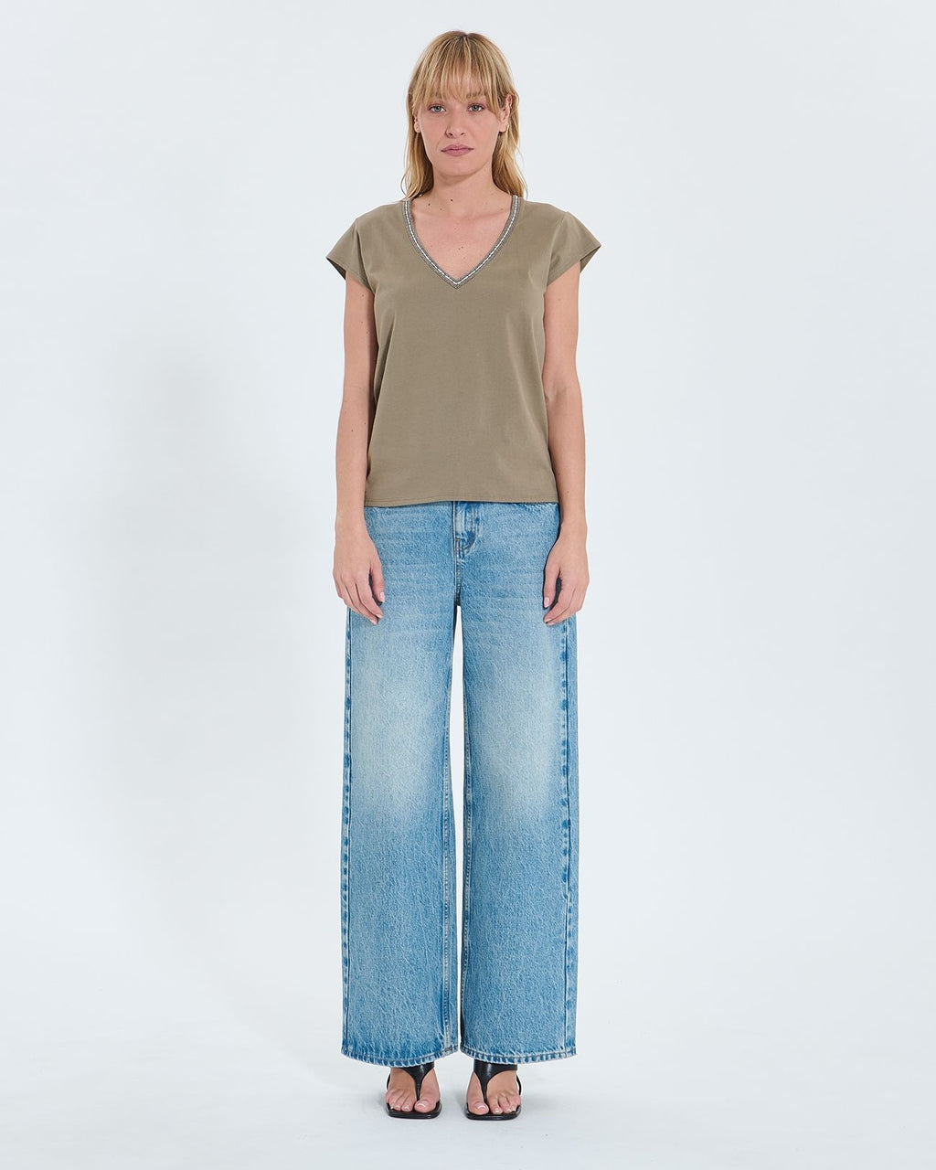 Tee-shirt col V kaki_4