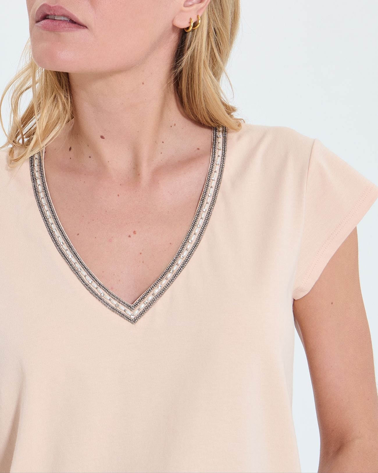 Camiseta cuello pico nude_2