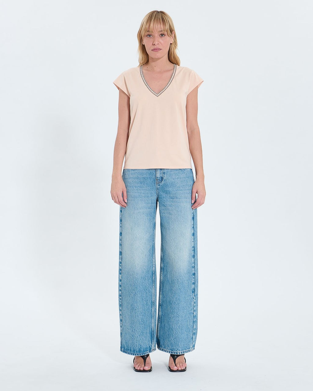 Camiseta cuello pico nude_4