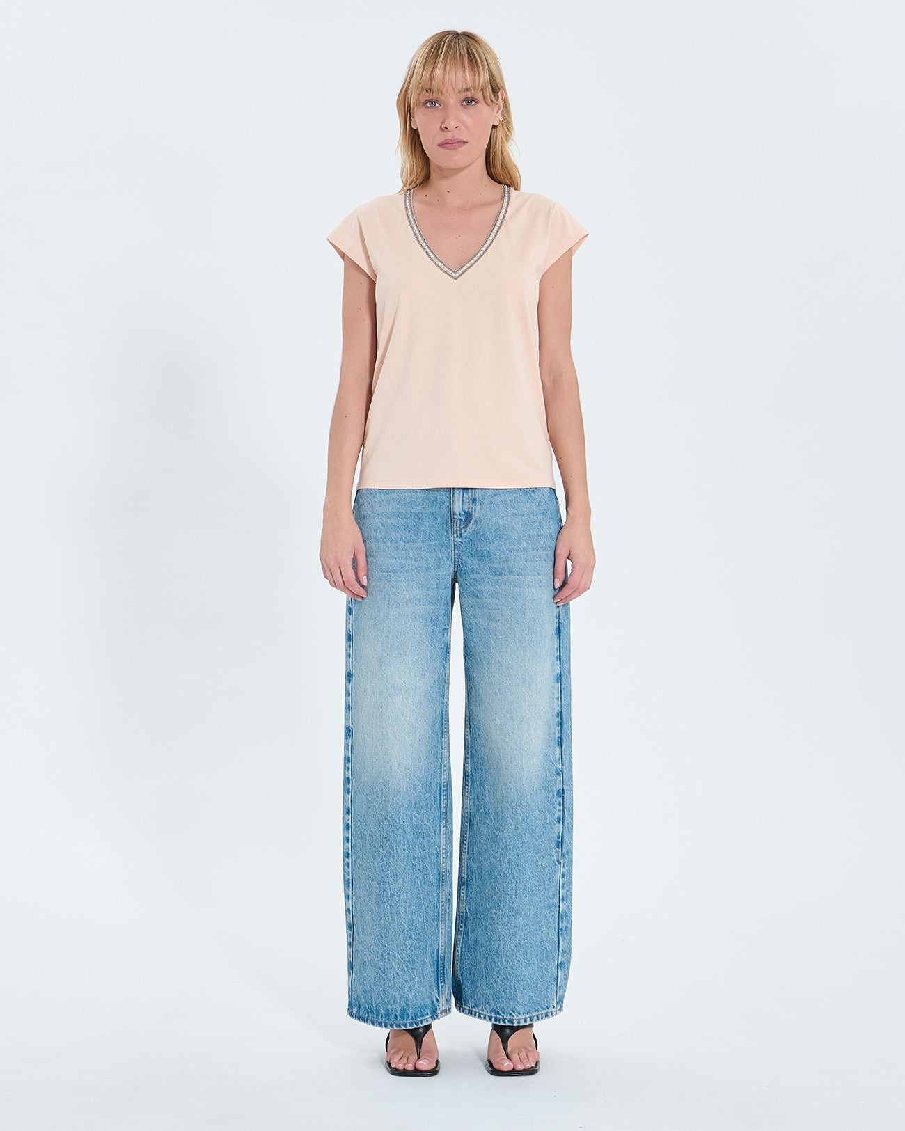 Camiseta cuello pico nude_4