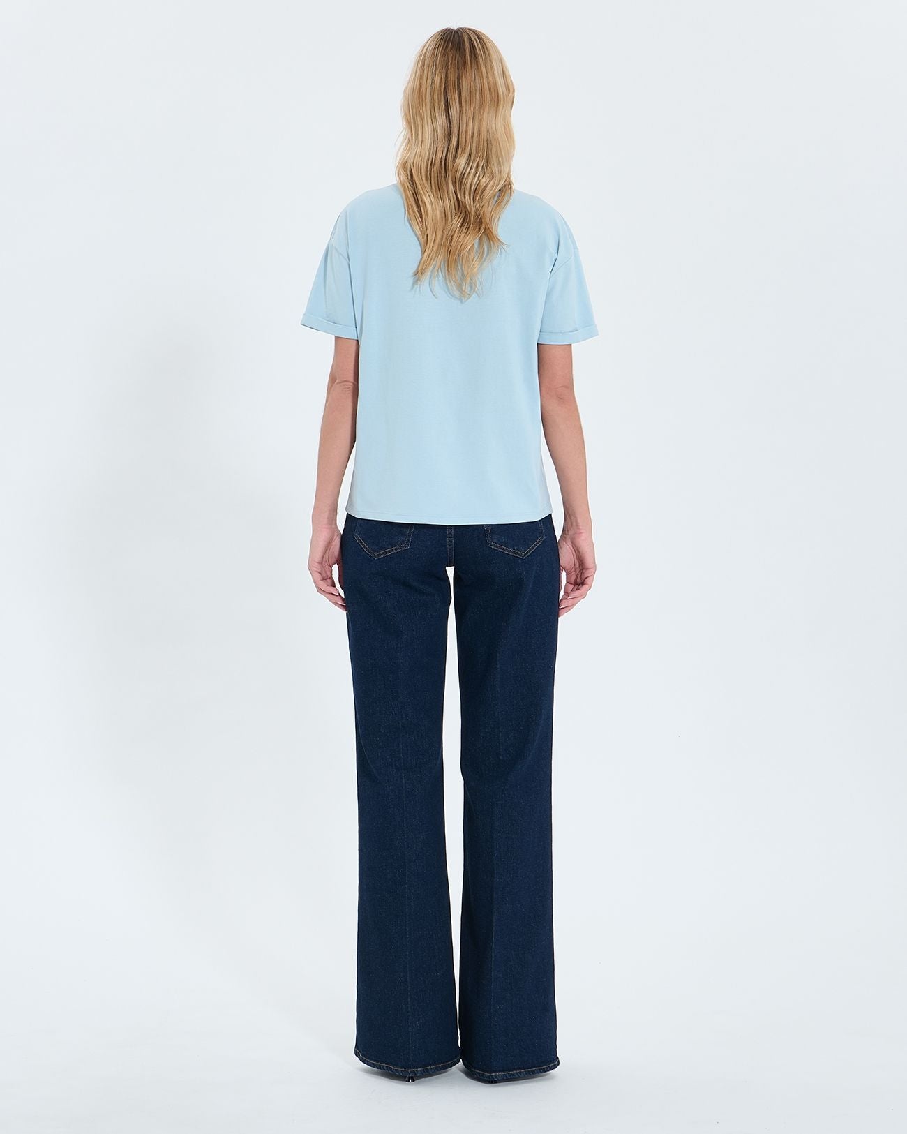 Camiseta entallada algodón azul cielo_3
