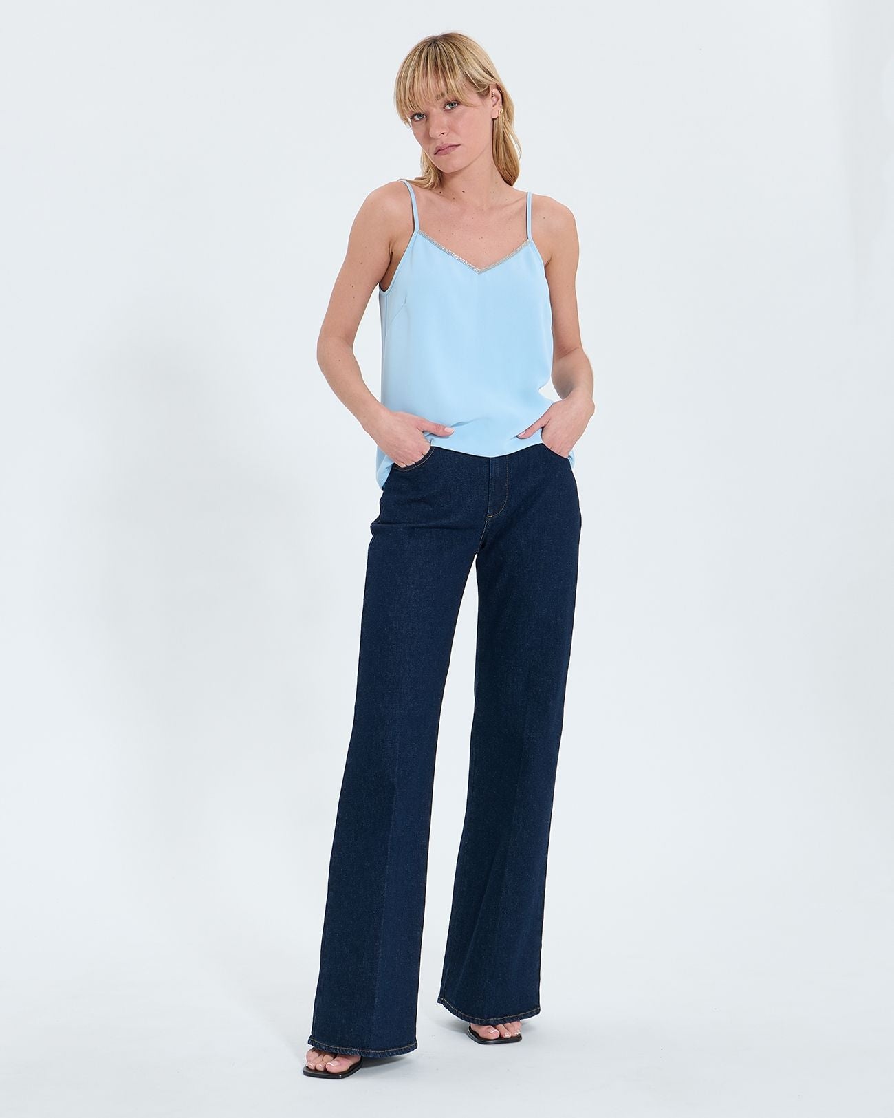 Camiseta sin mangas azul cielo_1