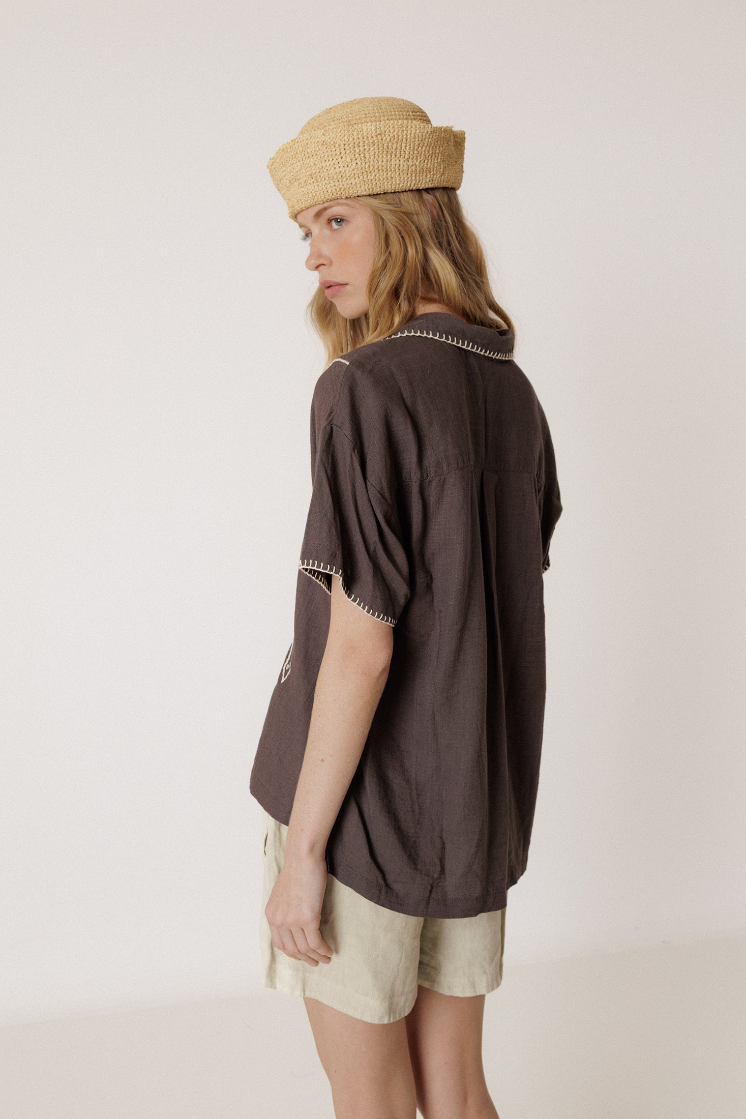 Camisa con Bordado Artesanal - Carbón